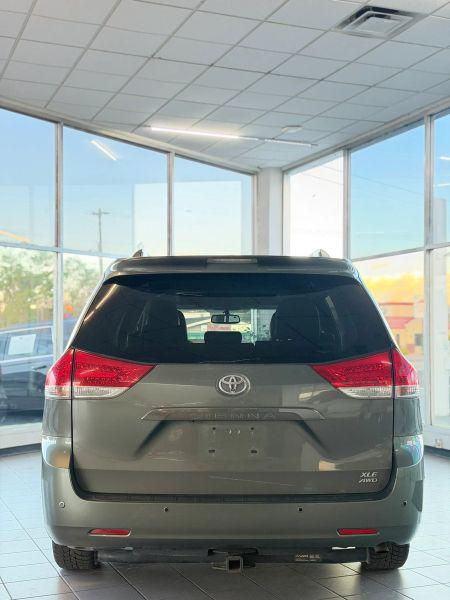 2011 Toyota Sienna XLE