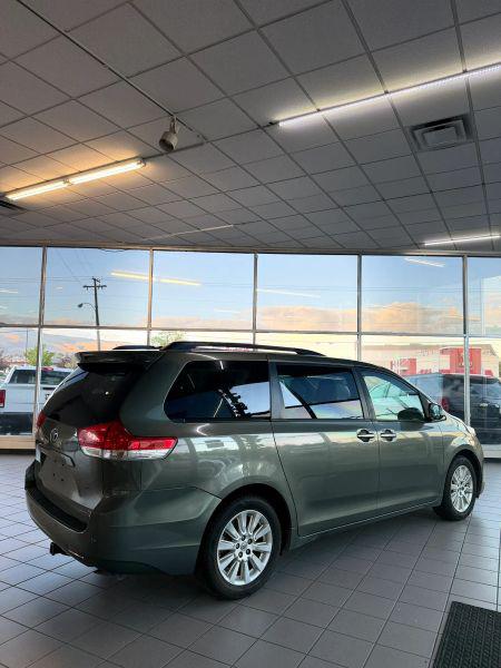 2011 Toyota Sienna XLE