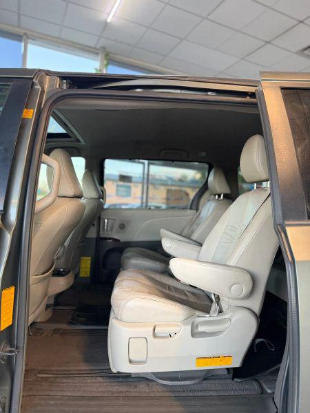 2011 Toyota Sienna XLE