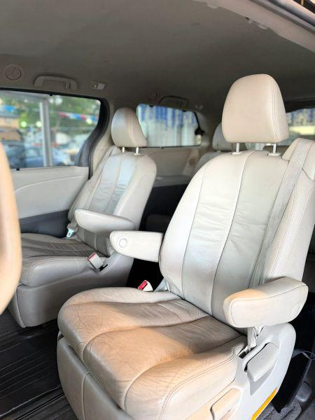 2011 Toyota Sienna XLE