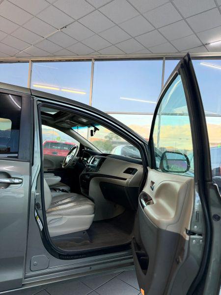 2011 Toyota Sienna XLE