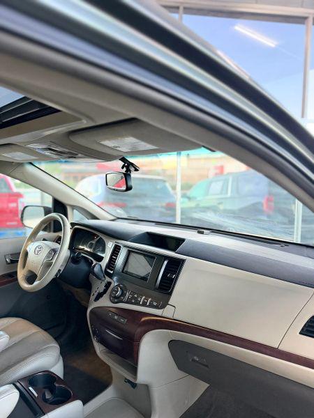 2011 Toyota Sienna XLE