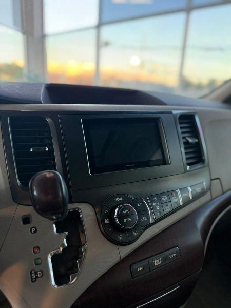 2011 Toyota Sienna XLE