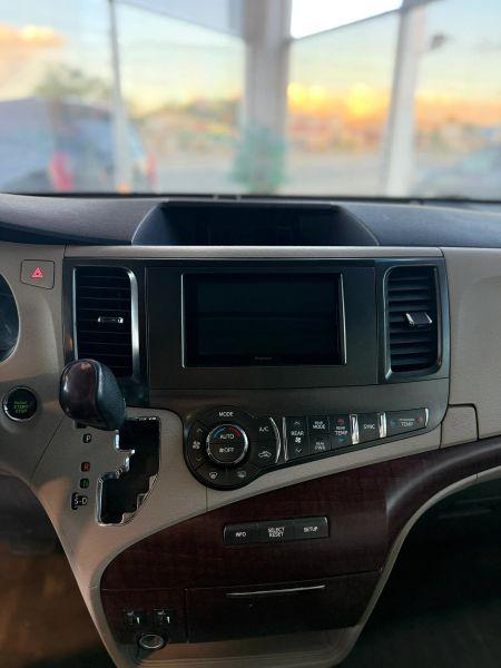 2011 Toyota Sienna XLE