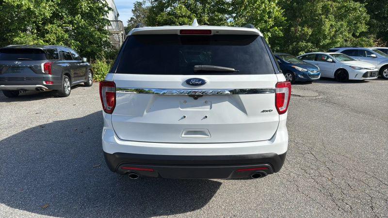 2017 Ford Explorer Base