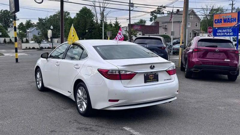 2015 Lexus ES 300h 300h