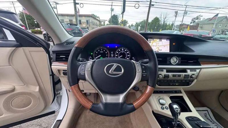 2015 Lexus ES 300h 300h