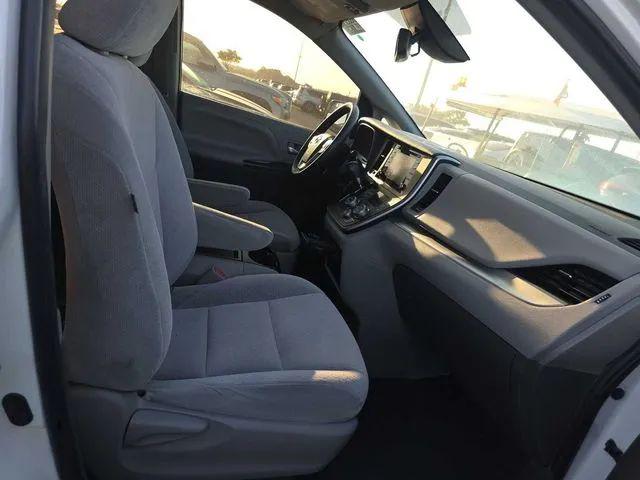 2020 Toyota Sienna LE