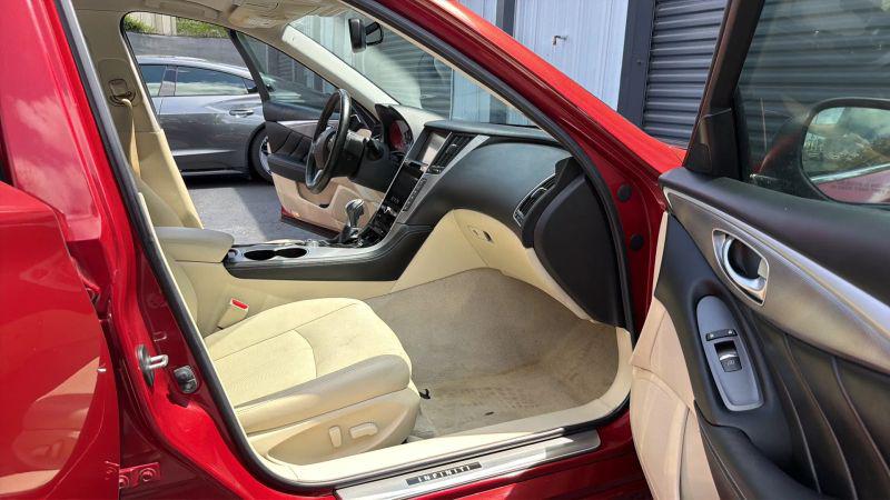 2015 INFINITI Q50 Premium