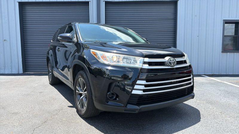 2019 Toyota Highlander LE for sale in Jacksonville, FL