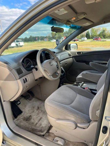 2005 Toyota Sienna LE