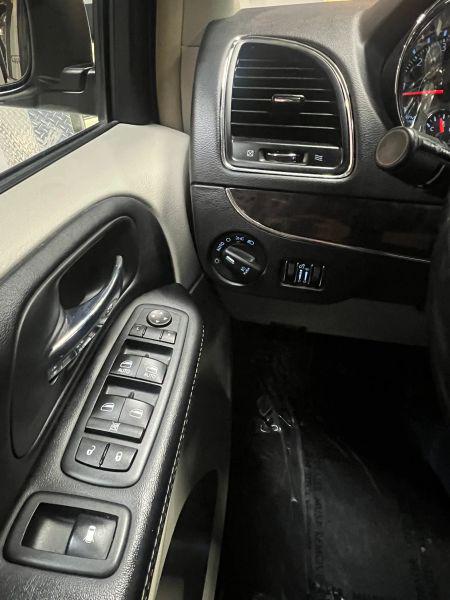 2016 Chrysler Town & Country Touring