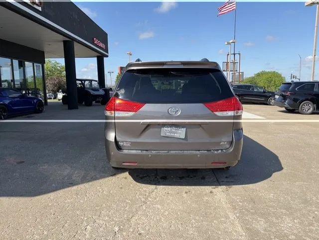 2011 Toyota Sienna XLE V6