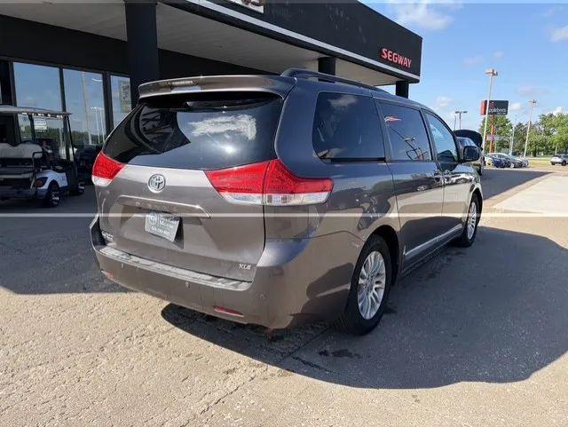2011 Toyota Sienna XLE V6
