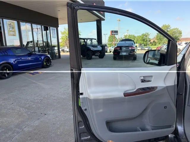 2011 Toyota Sienna XLE V6