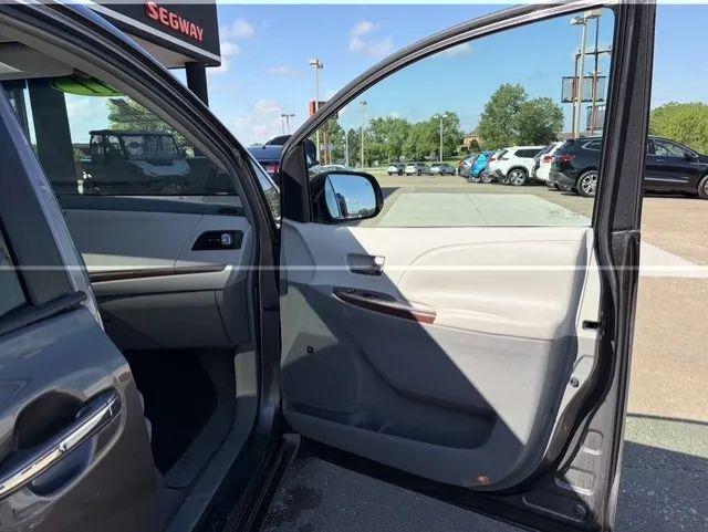 2011 Toyota Sienna XLE V6