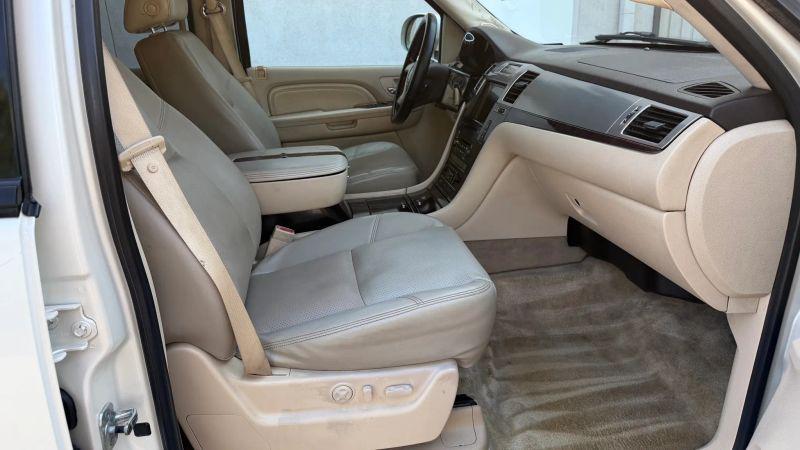 2007 Cadillac Escalade Standard