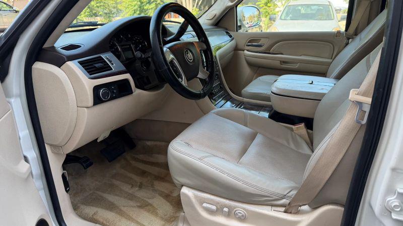 2007 Cadillac Escalade Standard