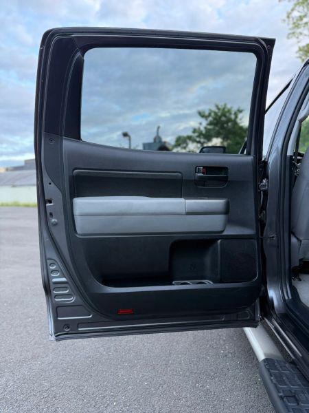 2011 Toyota Tundra Grade 5.7L V8