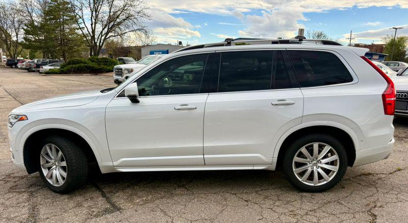 2016 Volvo XC90 T6 Momentum