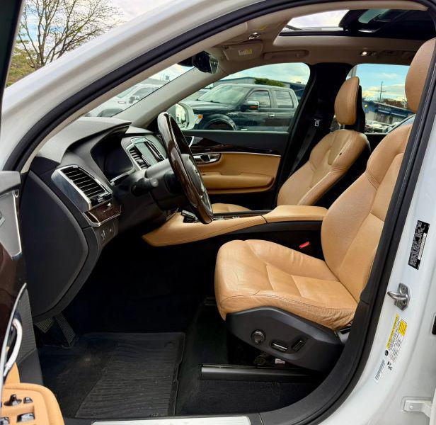 2016 Volvo XC90 T6 Momentum