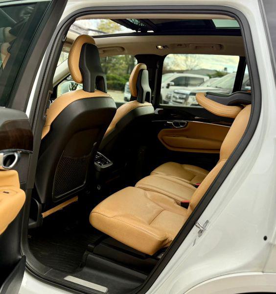 2016 Volvo XC90 T6 Momentum
