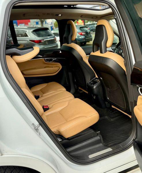 2016 Volvo XC90 T6 Momentum