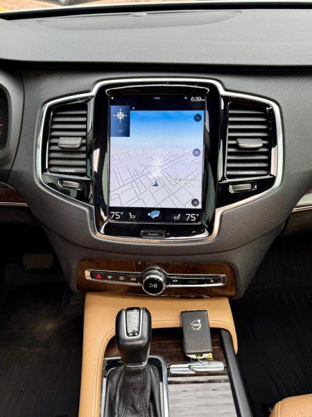 2016 Volvo XC90 T6 Momentum