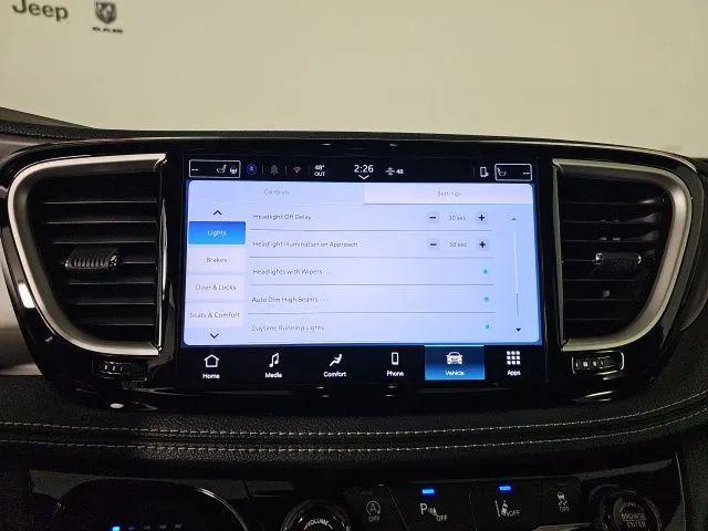 2027 Chrysler Pacifica Select
