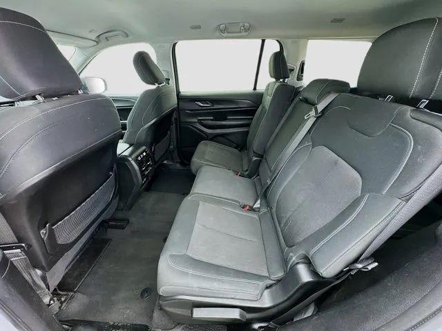 2023 Jeep Grand Cherokee L Laredo 4x4