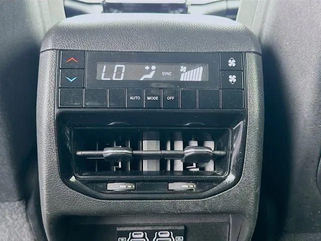 2023 Jeep Grand Cherokee L Laredo 4x4