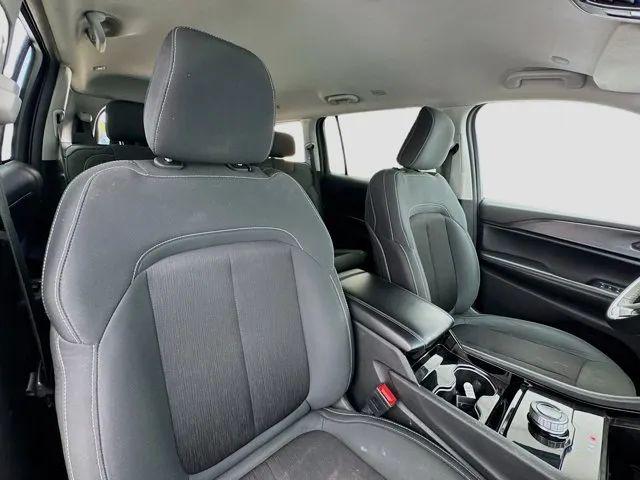 2023 Jeep Grand Cherokee L Laredo 4x4