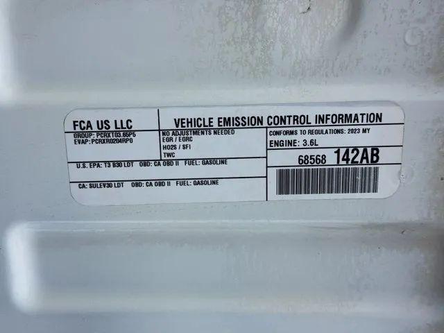 2023 Jeep Grand Cherokee L Laredo 4x4