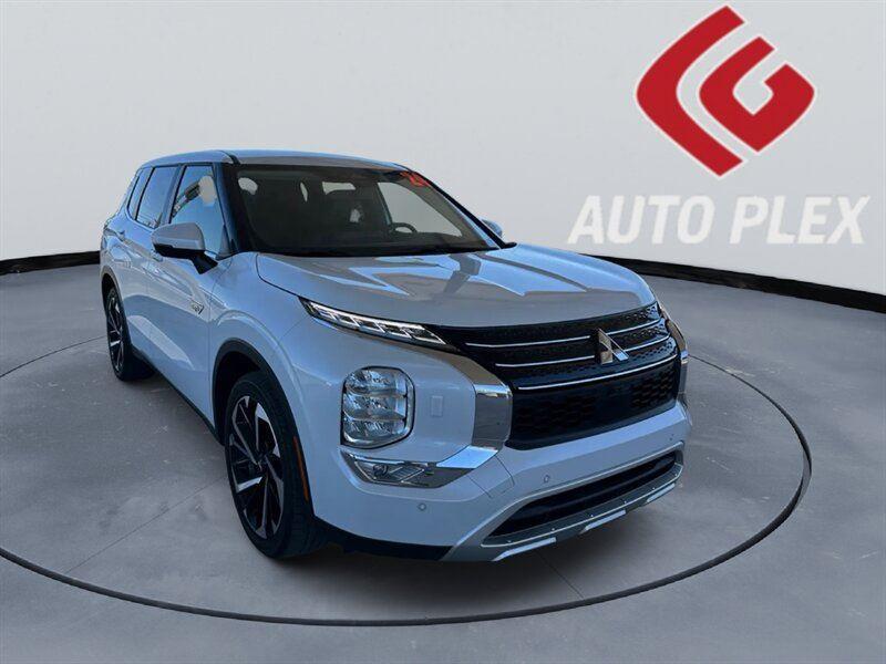 2024 Mitsubishi Outlander Plug-in Hybrid SE S-AWC's photo