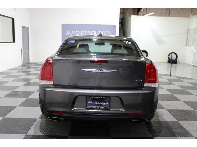 2019 Chrysler 300 Touring