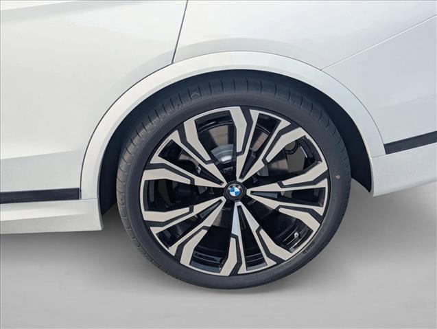 2027 BMW X7 M60i