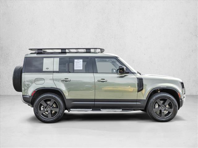 2022 Land Rover Defender 110 SE