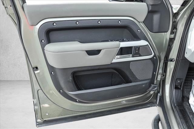 2022 Land Rover Defender 110 SE