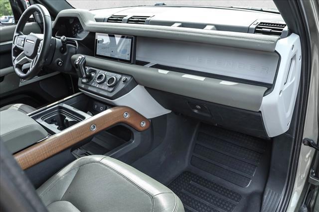 2022 Land Rover Defender 110 SE
