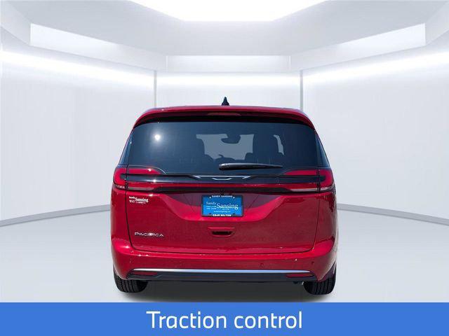 2027 Chrysler Pacifica Select