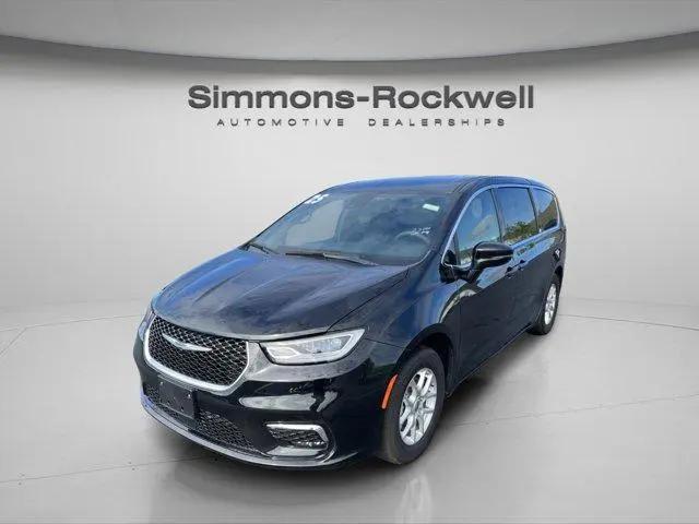 2025 Chrysler Pacifica Select for sale in Elmira, NY