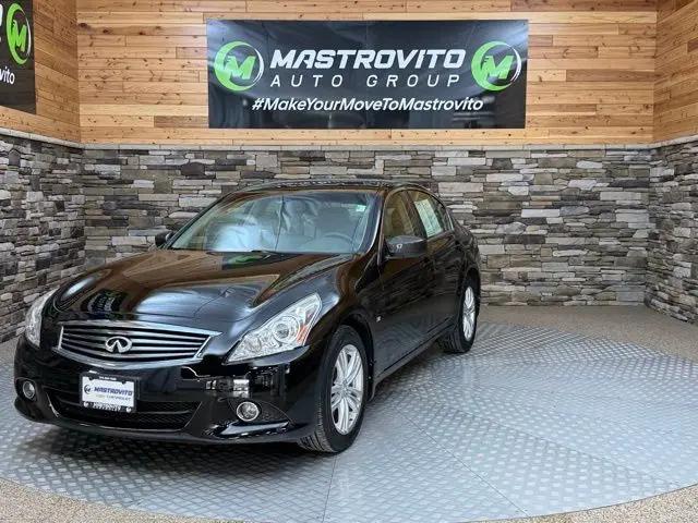 2015 INFINITI Q40 Standard