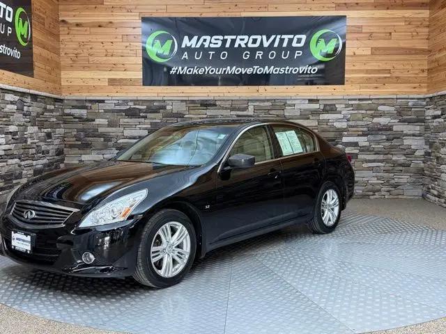 2015 INFINITI Q40 Standard