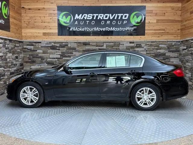 2015 INFINITI Q40 Standard