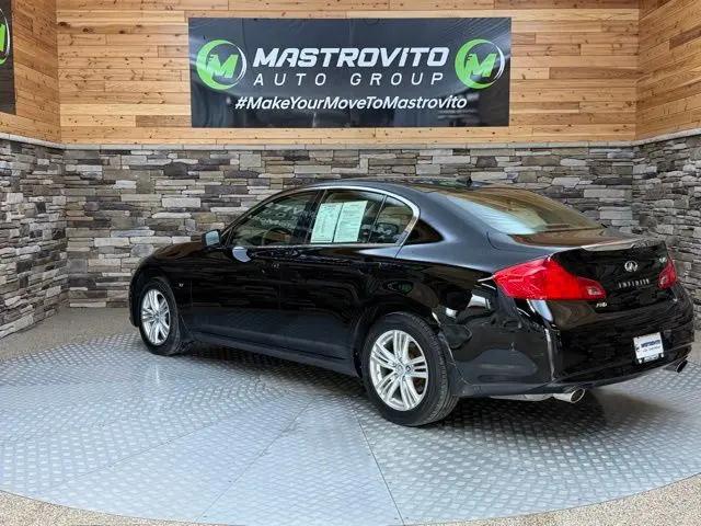 2015 INFINITI Q40 Standard