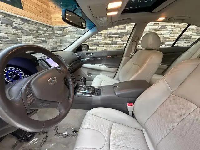 2015 INFINITI Q40 Standard