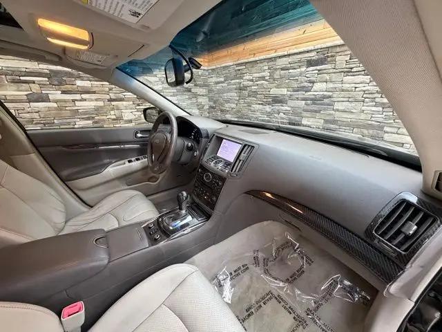 2015 INFINITI Q40 Standard