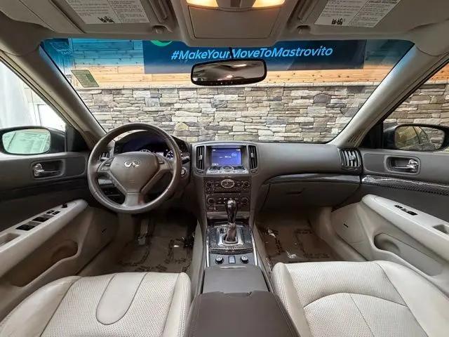 2015 INFINITI Q40 Standard