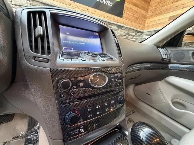 2015 INFINITI Q40 Standard