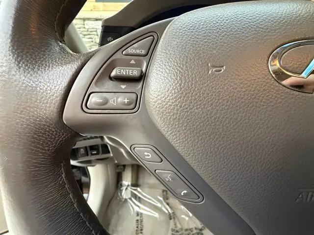 2015 INFINITI Q40 Standard